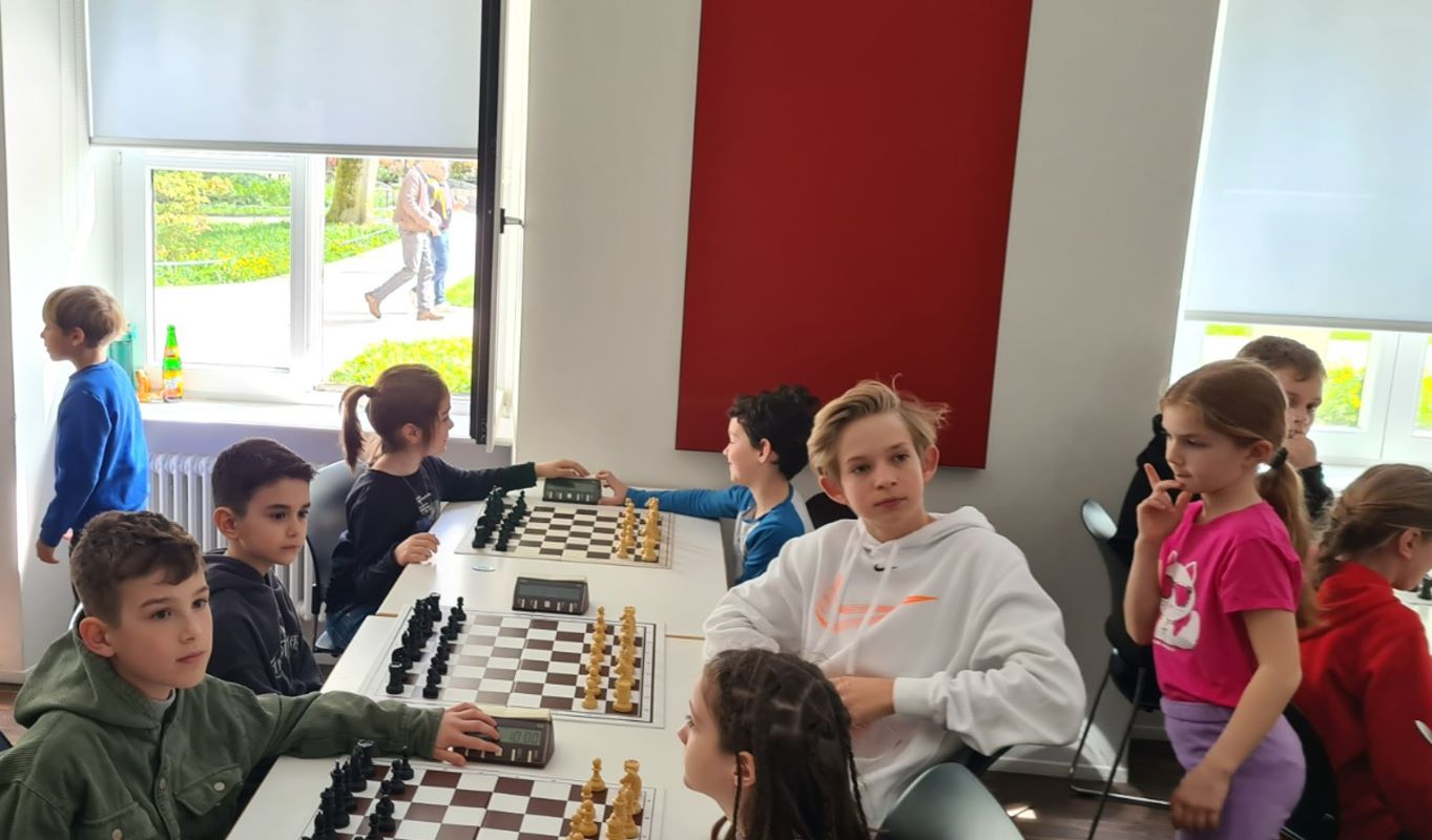 Schach mit 4 Spieler*innen gleichzeitig spielen - Alle gleichzeitig  gegeneinander